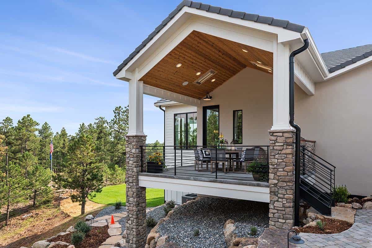 mountain-style-home-exterior