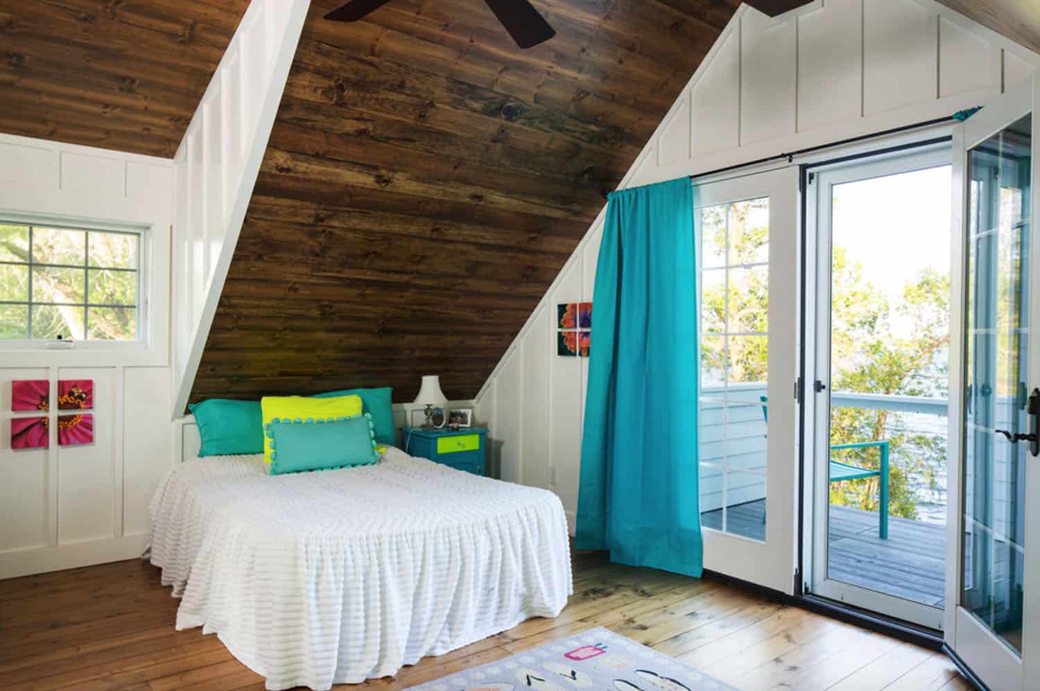 porch-cabin-bedroom