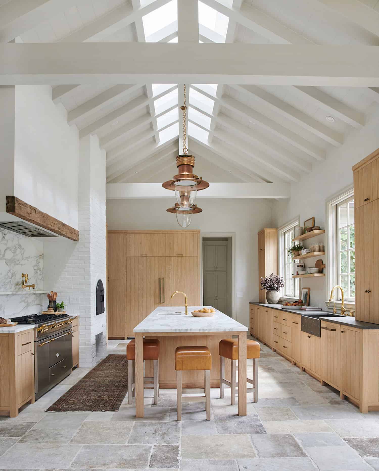 rustic-farmhouse-style-kitchen