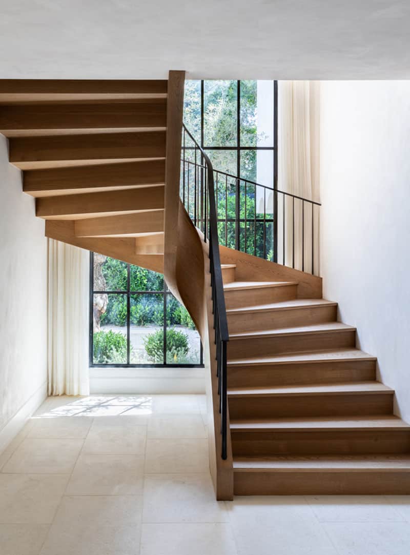 spanish-colonial-style-staircase