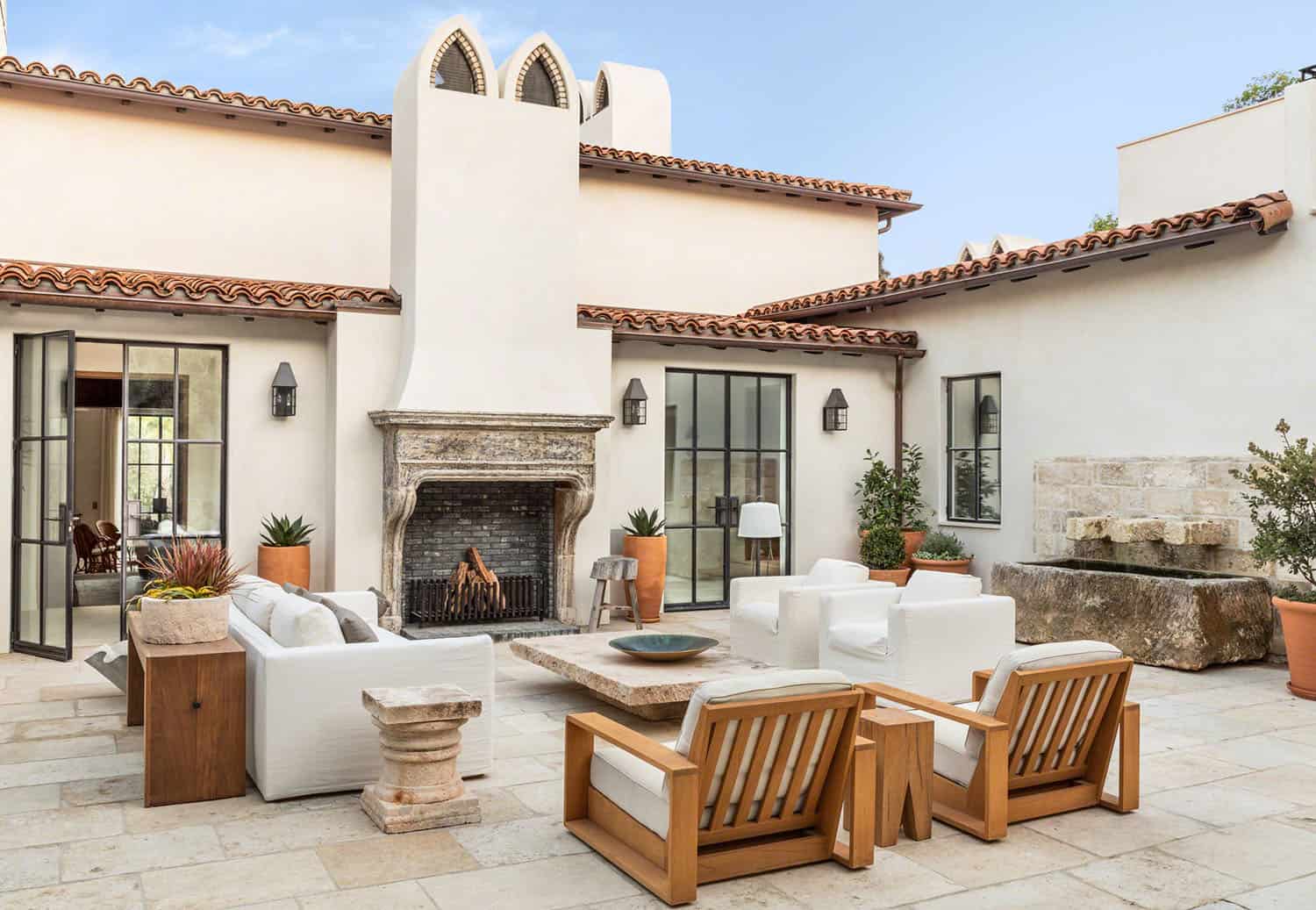 spanish-colonial-style-home-patio