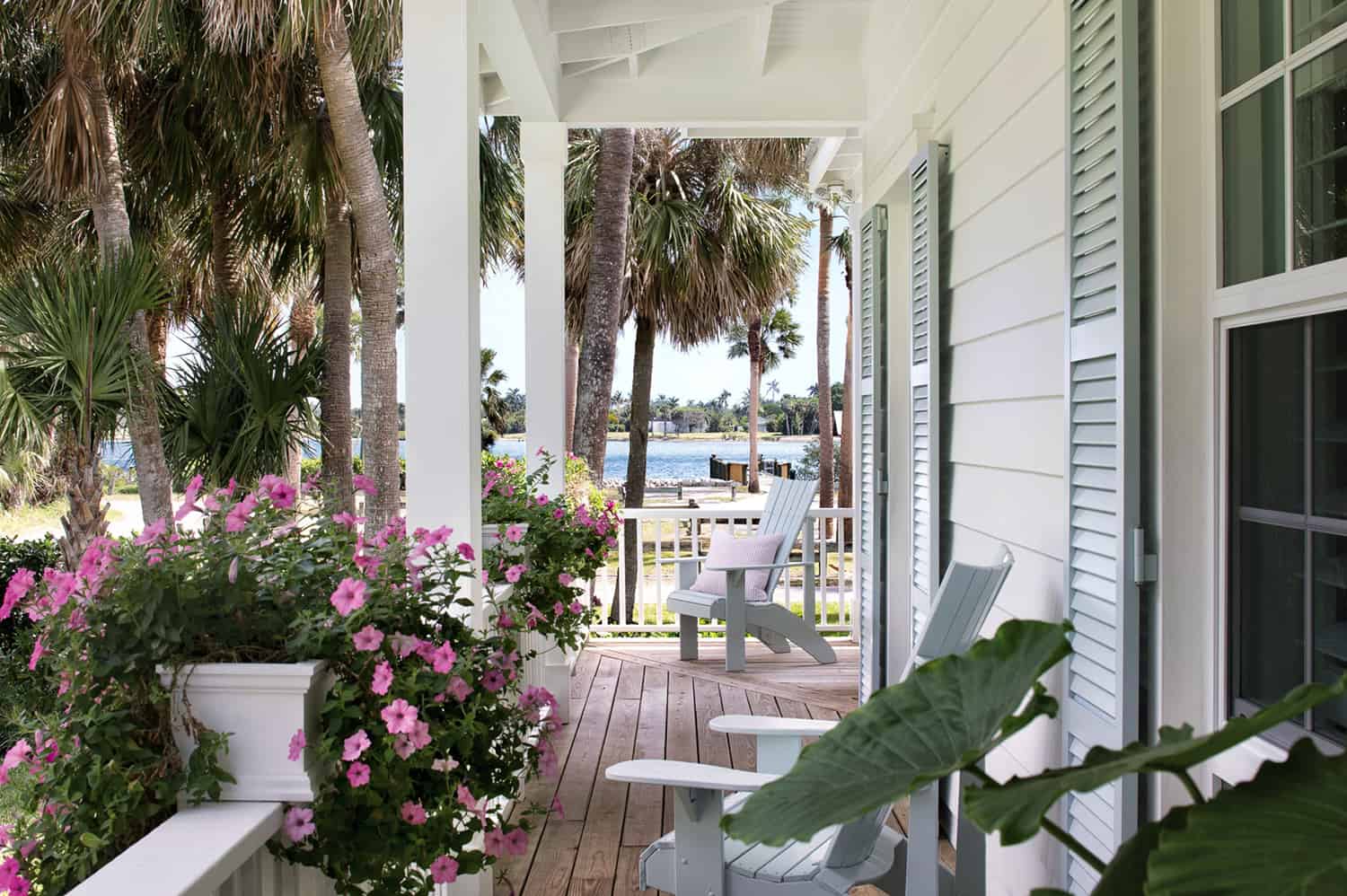 beach-style-wraparound-porch