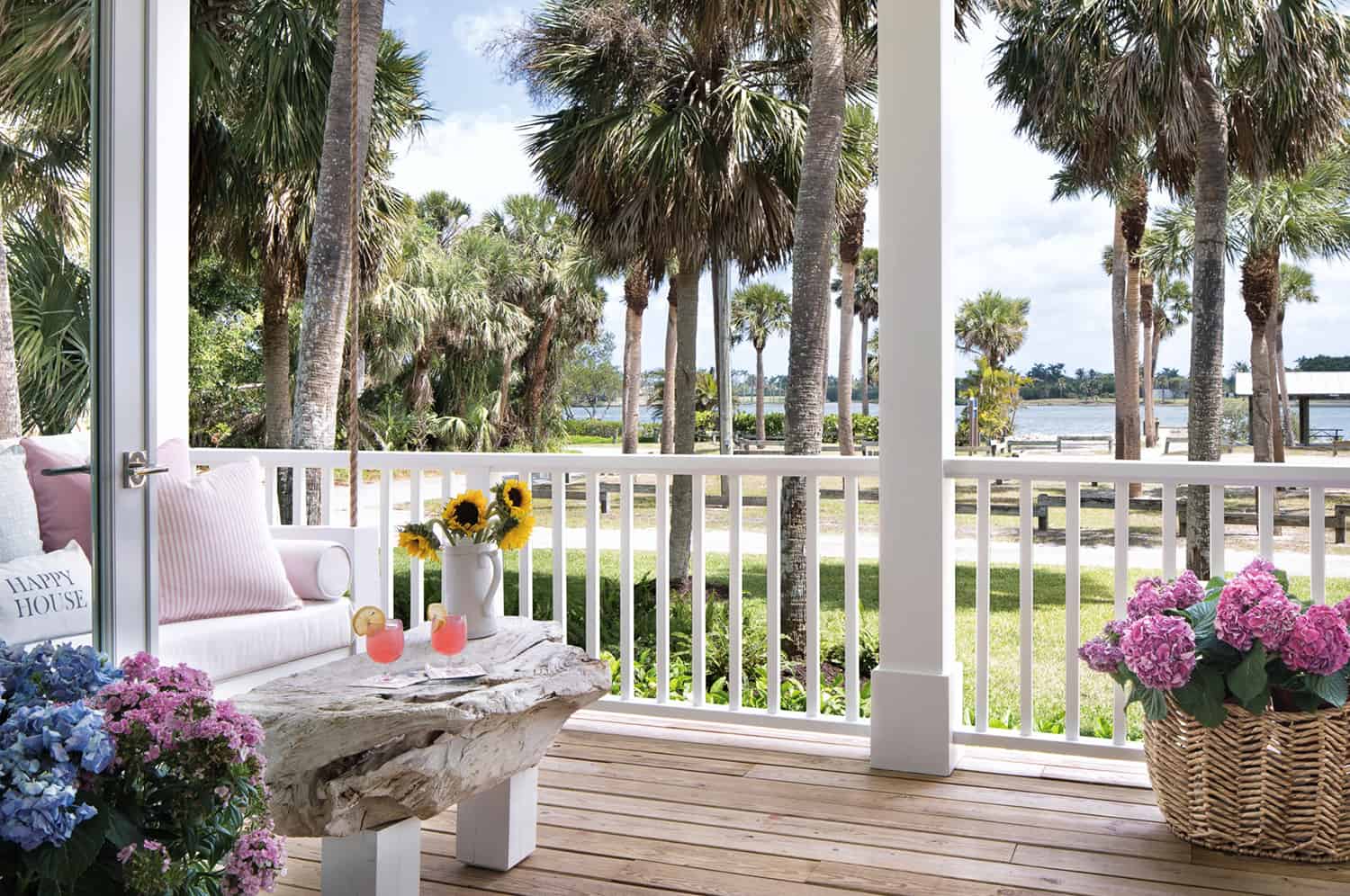 beach-style-wraparound-porch