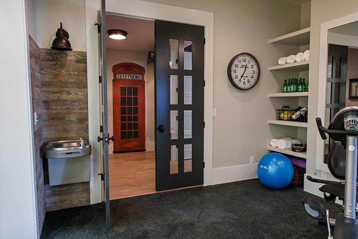 transitional-style-basement-home-gym