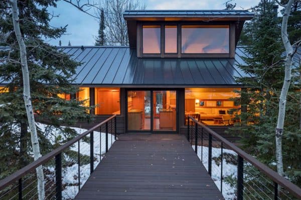 featured posts image for Cozy cabin retreat showcases jaw-dropping views of Lake Superior