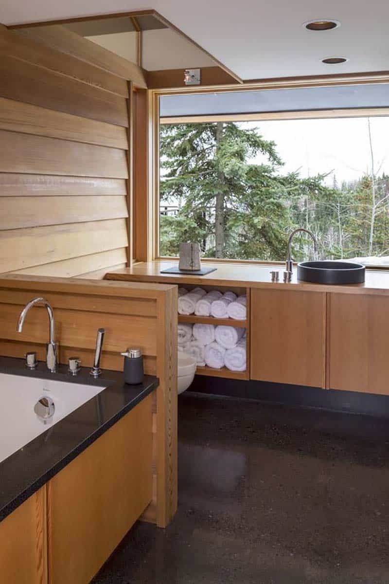 contemporary-cabin-bathroom