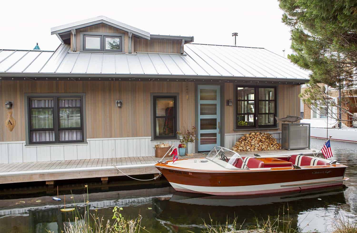 craftsman-exterior-houseboat