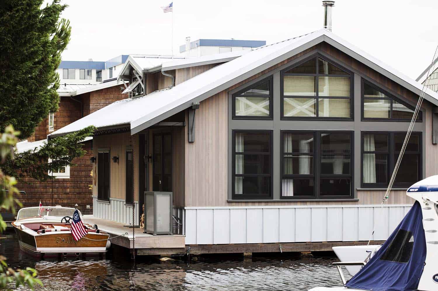 craftsman-exterior-houseboat