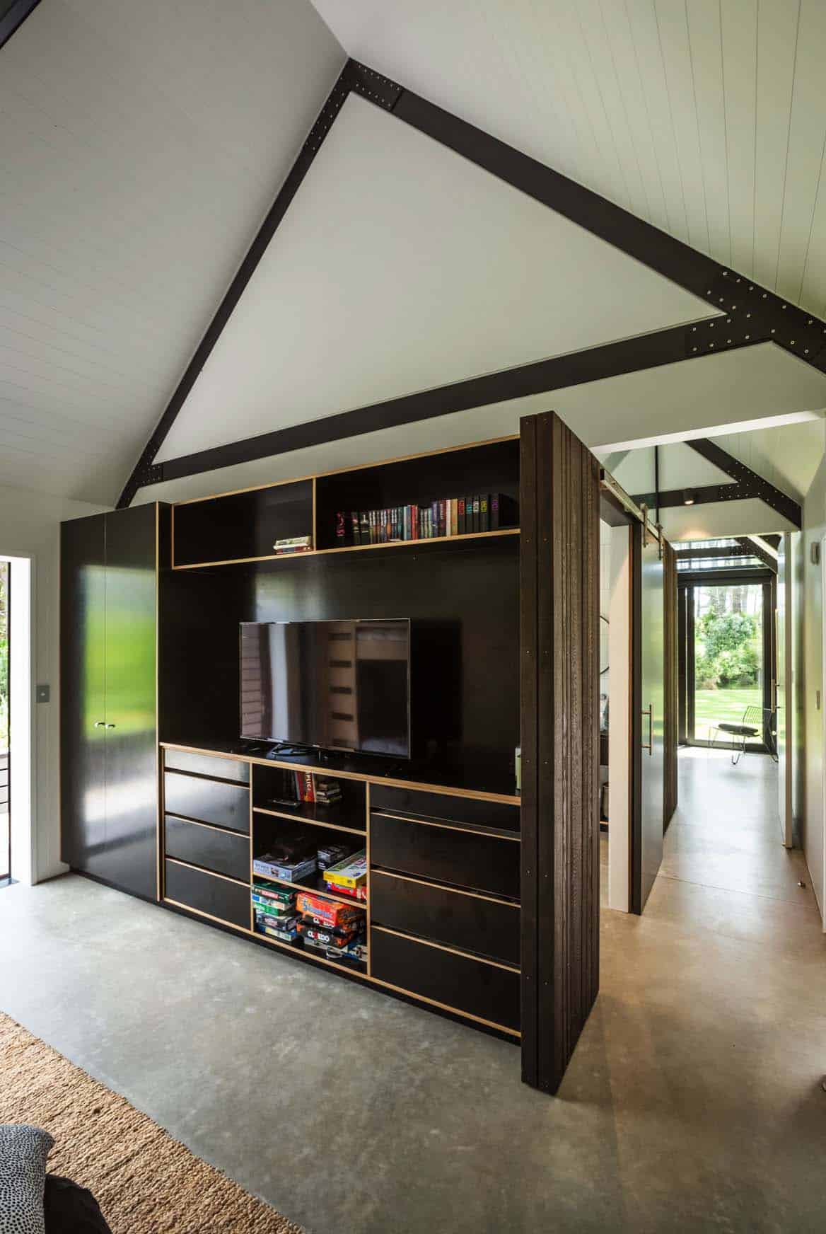 contemporary-cabin-bunk-bedroom-built-in-entertainment