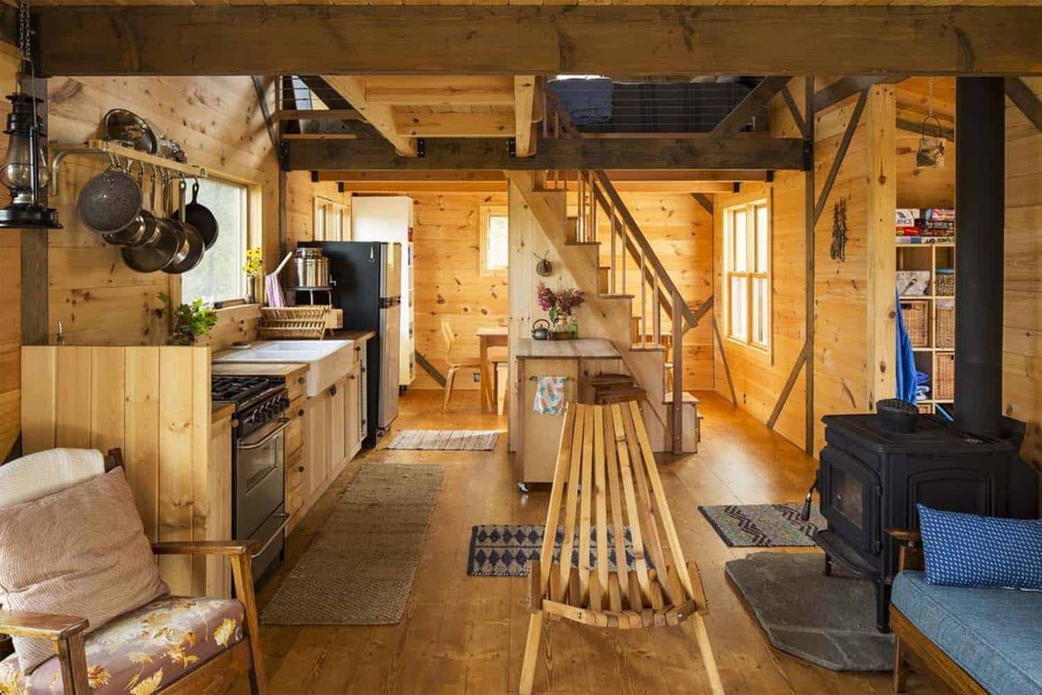 small-cabin-kitchen