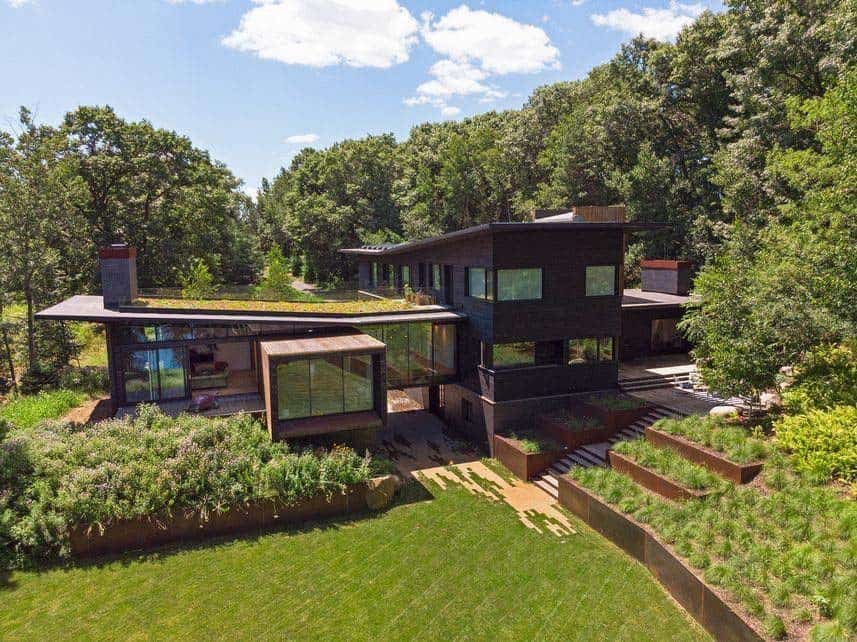 modern-lakefront-home-exterior