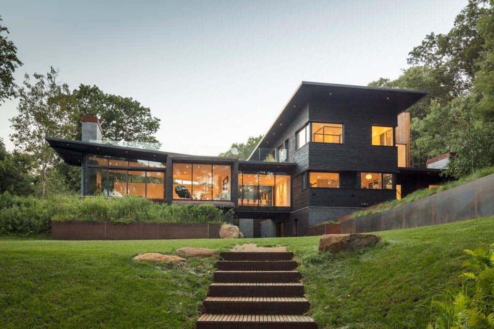 modern-lakefront-home-exterior