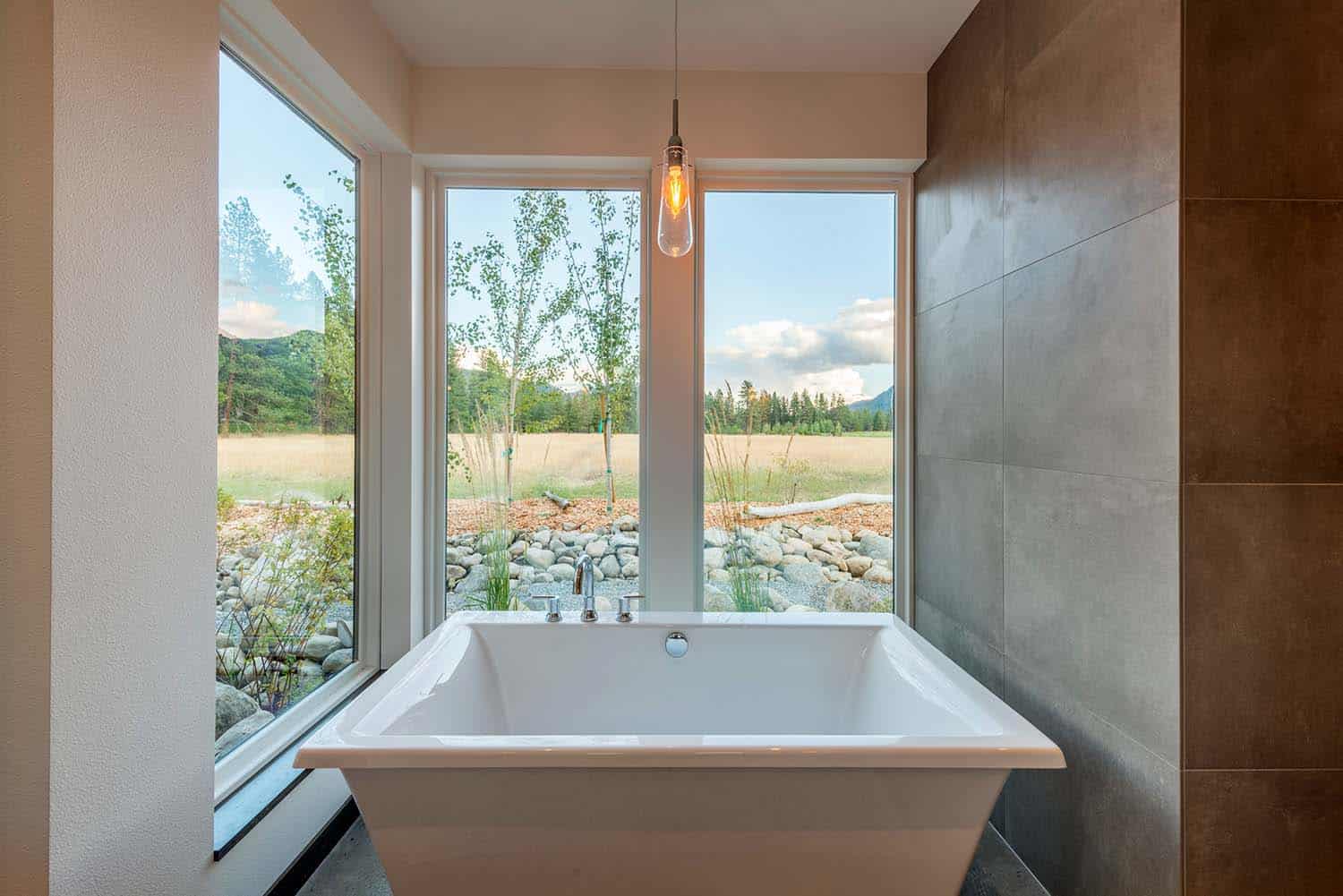 modern-rustic-bathroom-tub