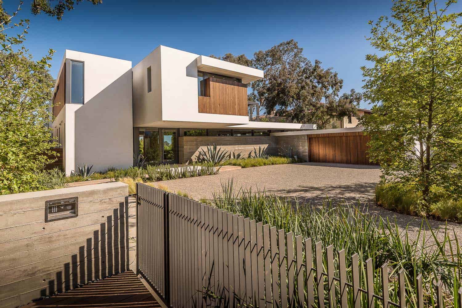 modernist-villa-exterior