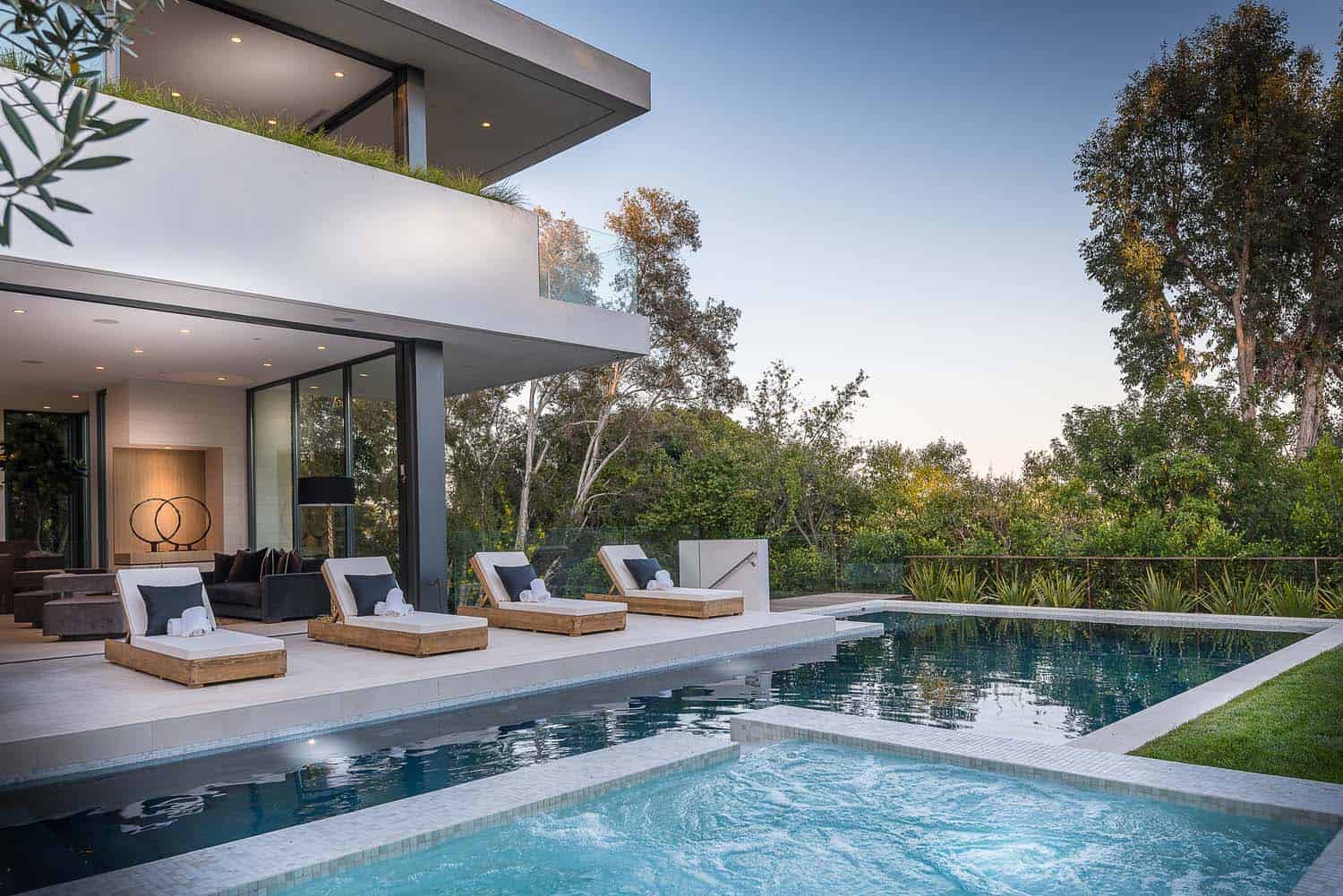 modernist-villa-pool