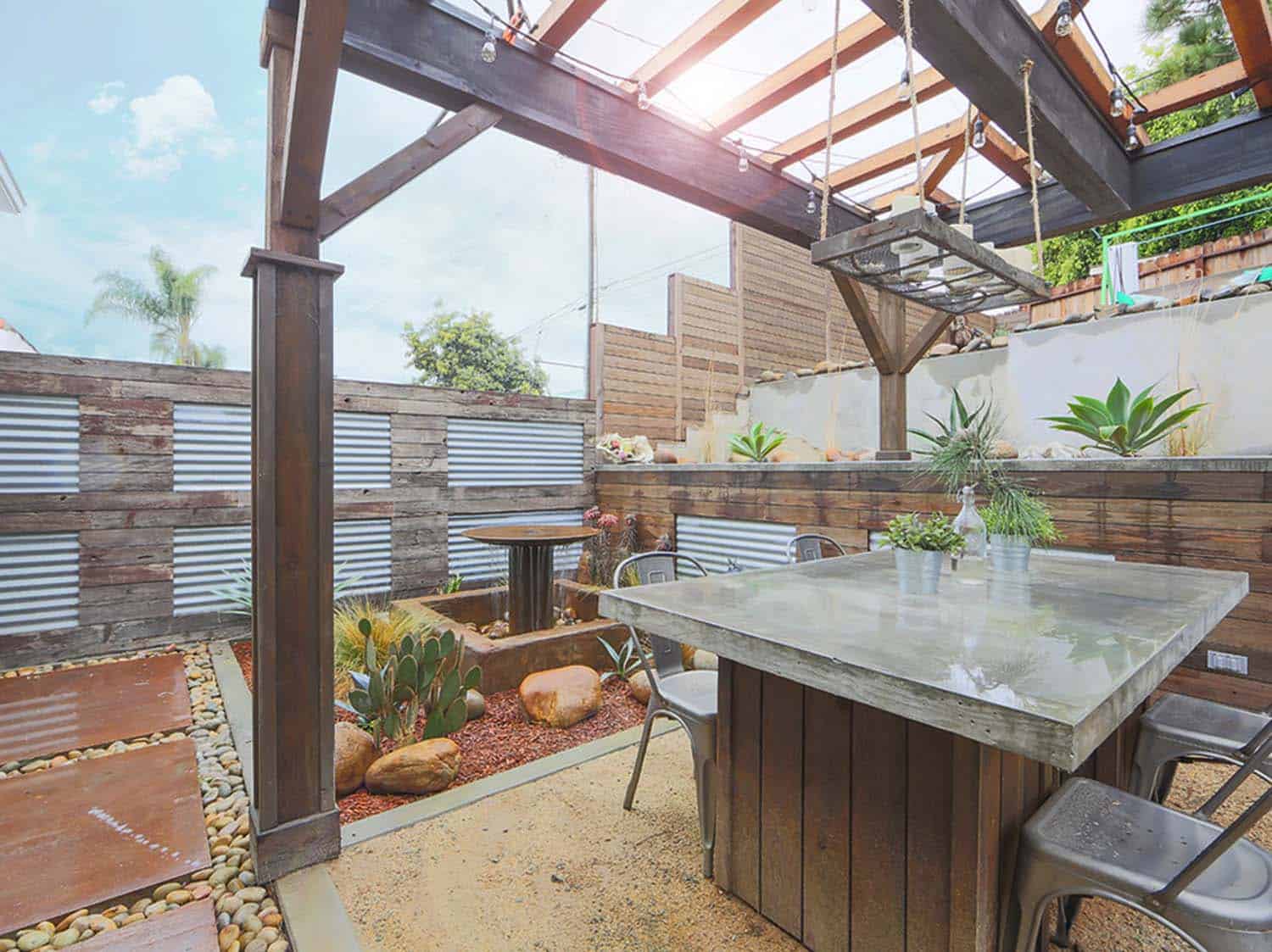 craftsman-style-house-patio