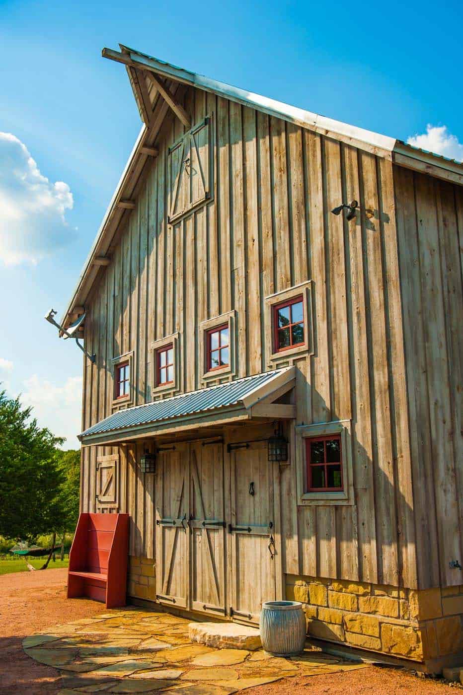 barn-farmhouse-exterior