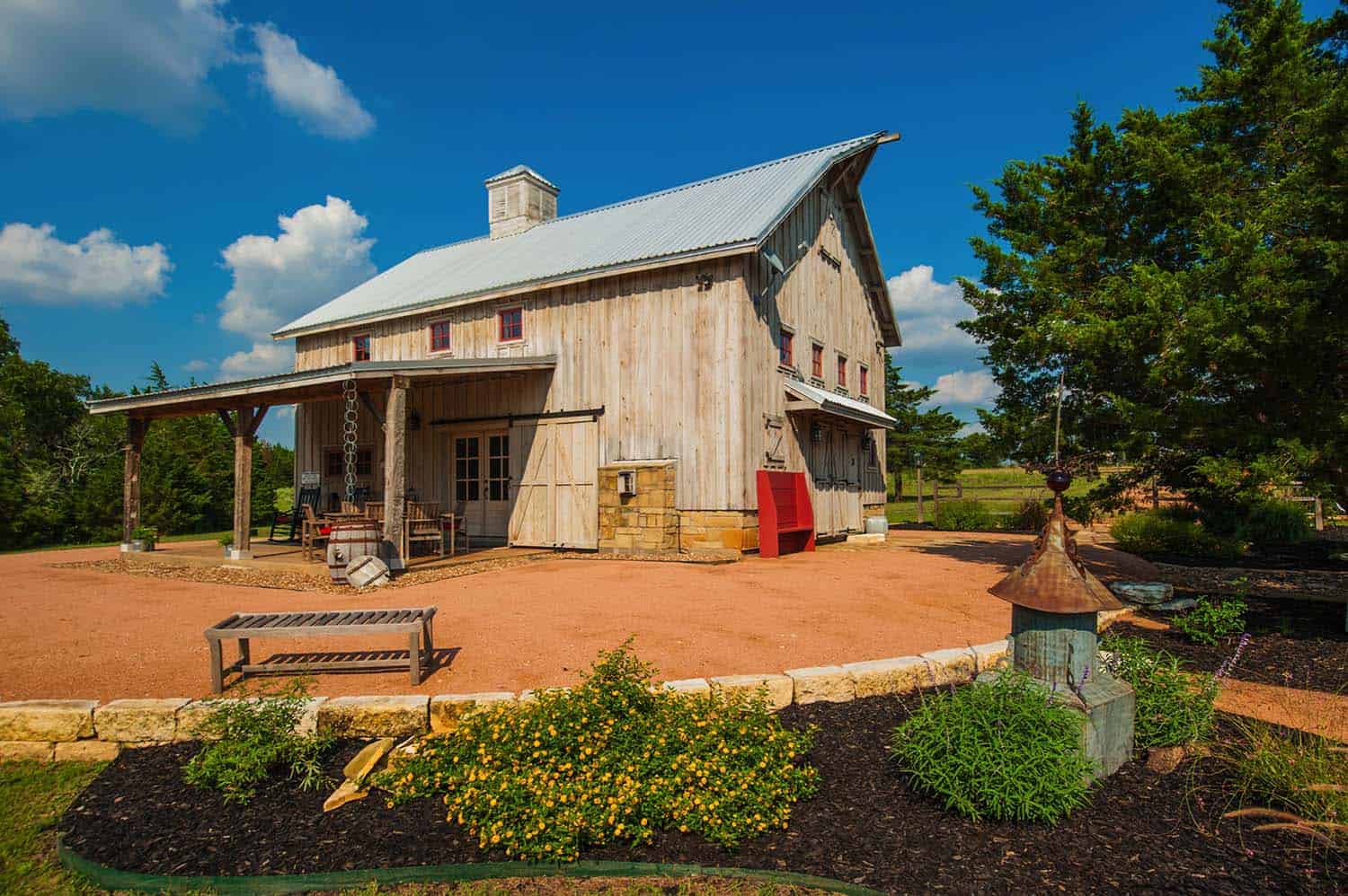 barn-farmhouse-exterior