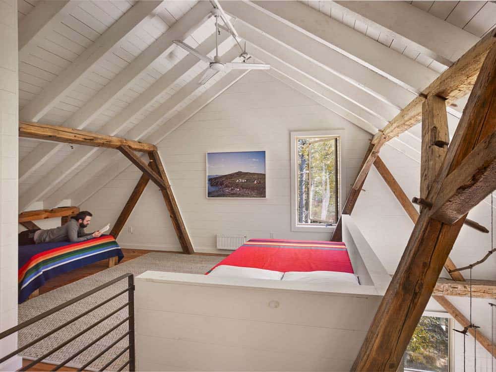 bunkhouse-rustic-bedroom