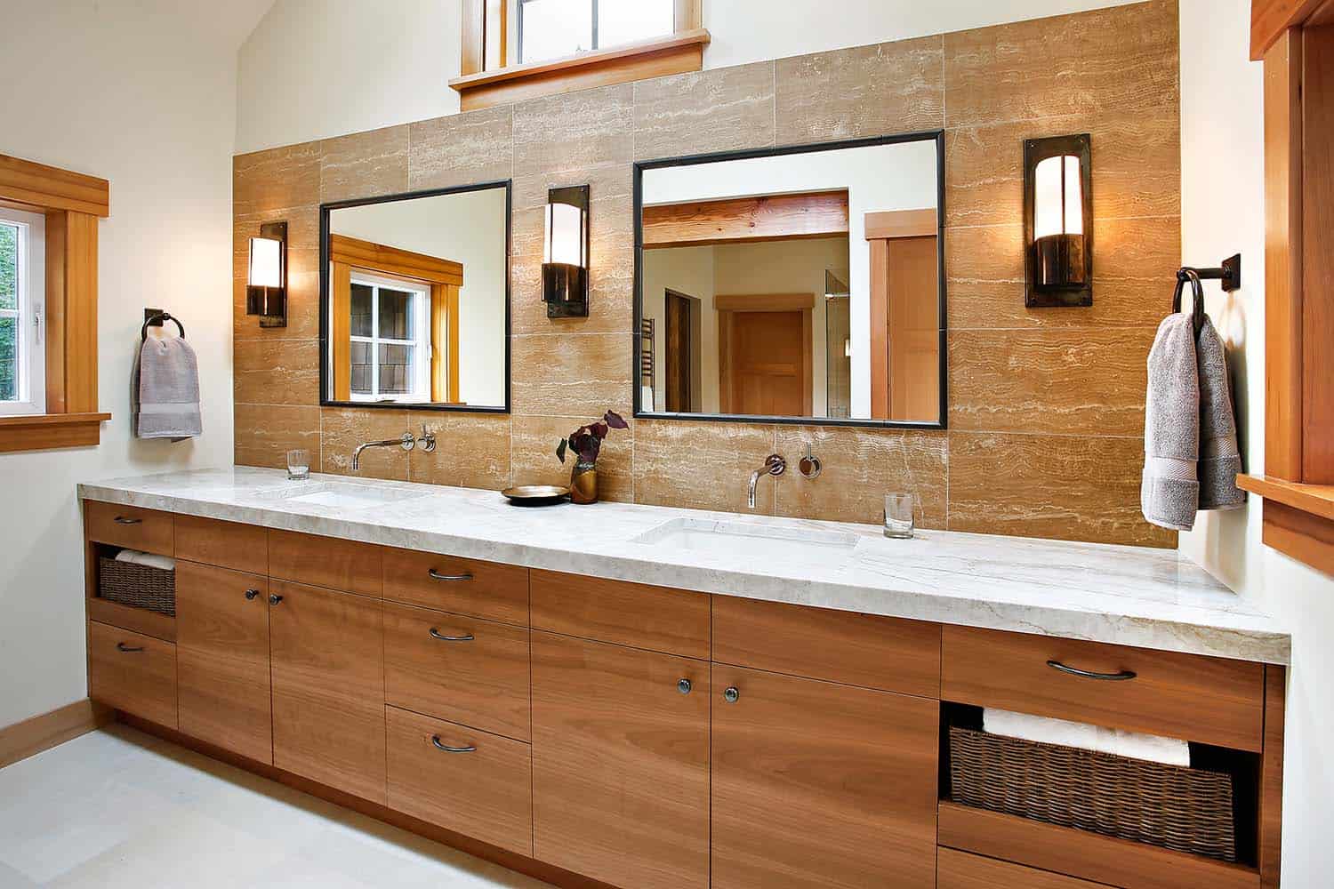 master-suite-bathroom-vanity-traditional-bathroom