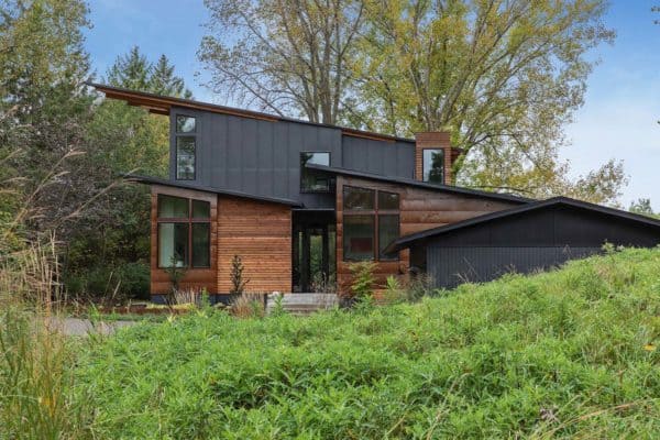 featured posts image for Spectacular rustic modern dwelling with a cantilevered roof in Minnesota