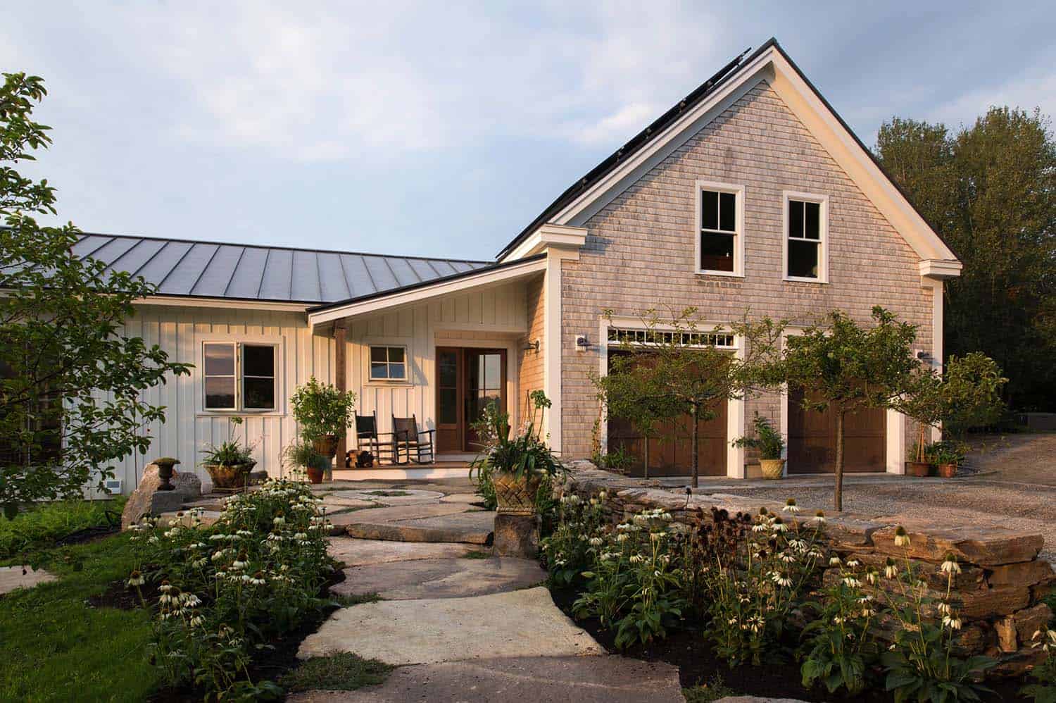 barn-farmhouse-traditional-exterior