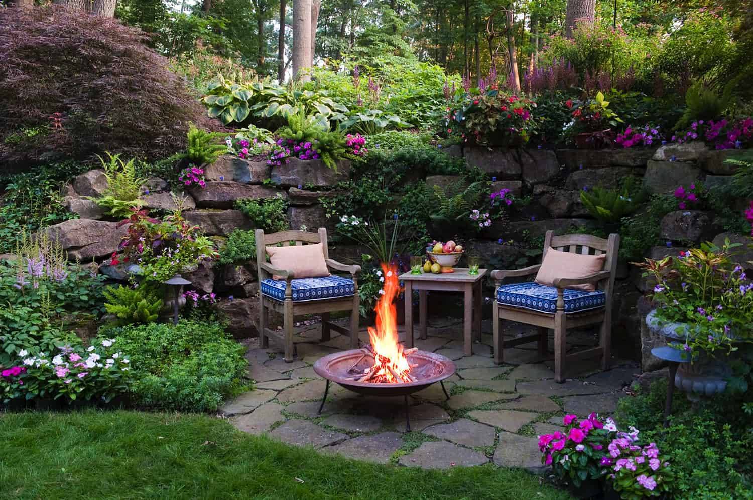 backyard-garden-with-fire-pit