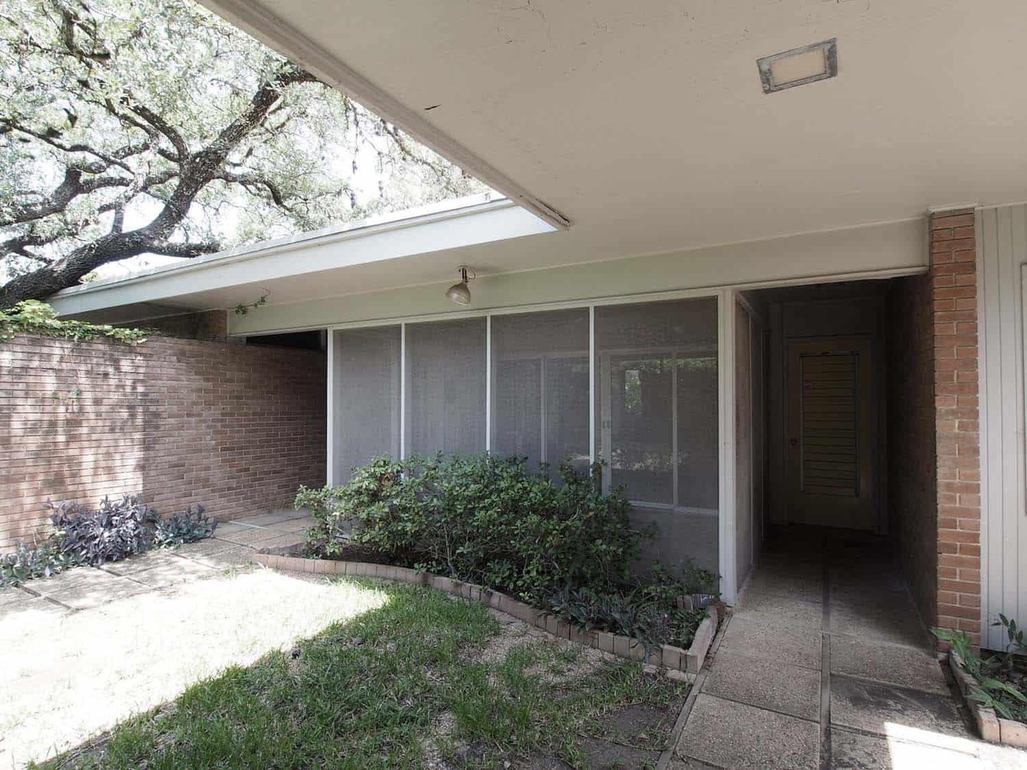 mid-century-modern-home-before-image