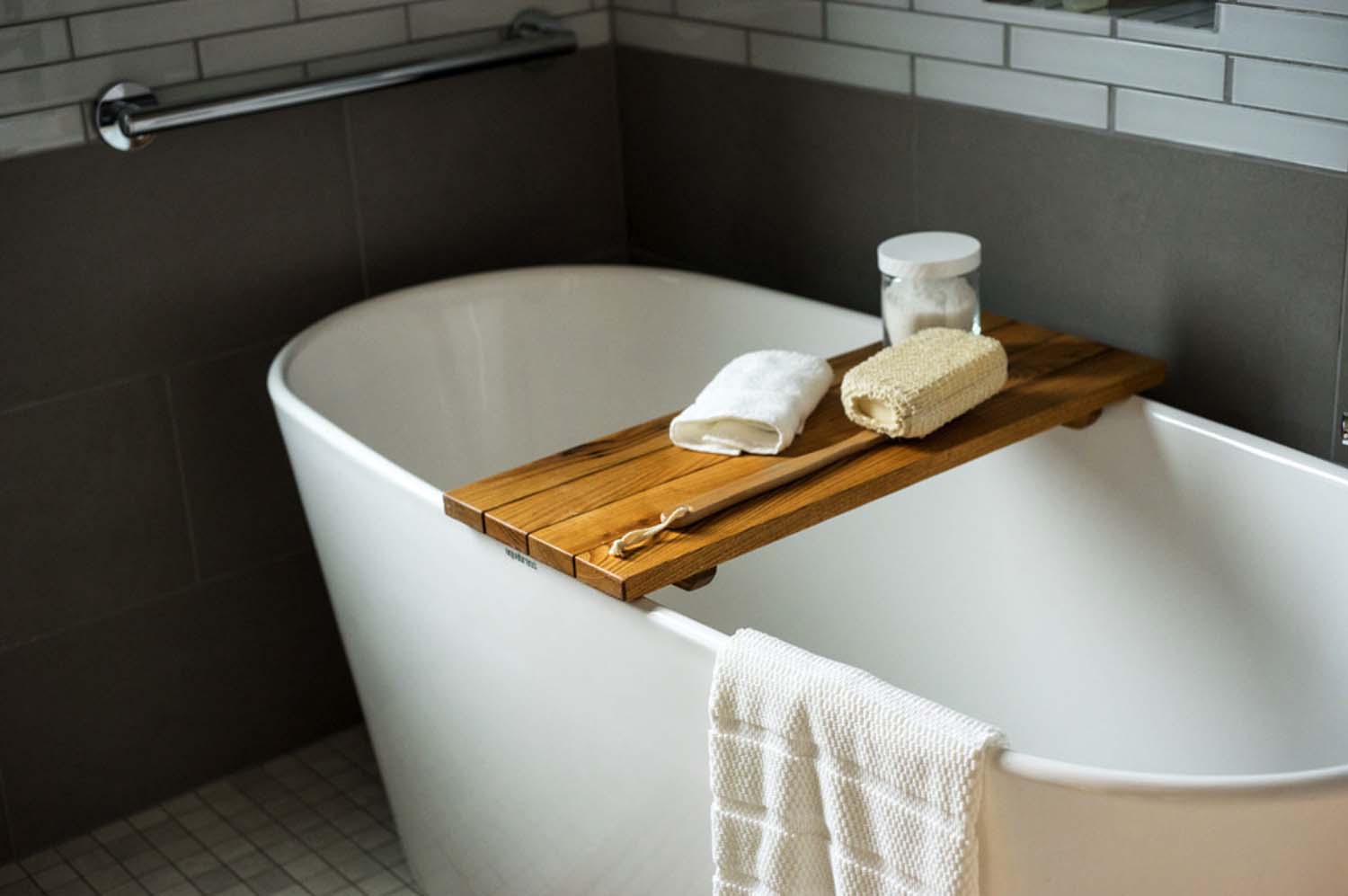 contemporary-bathroom-tub