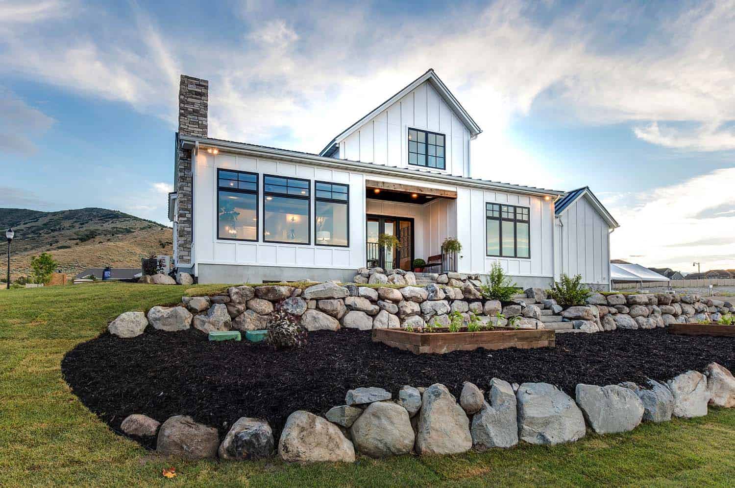 modern-farmhouse-model-home-exterior
