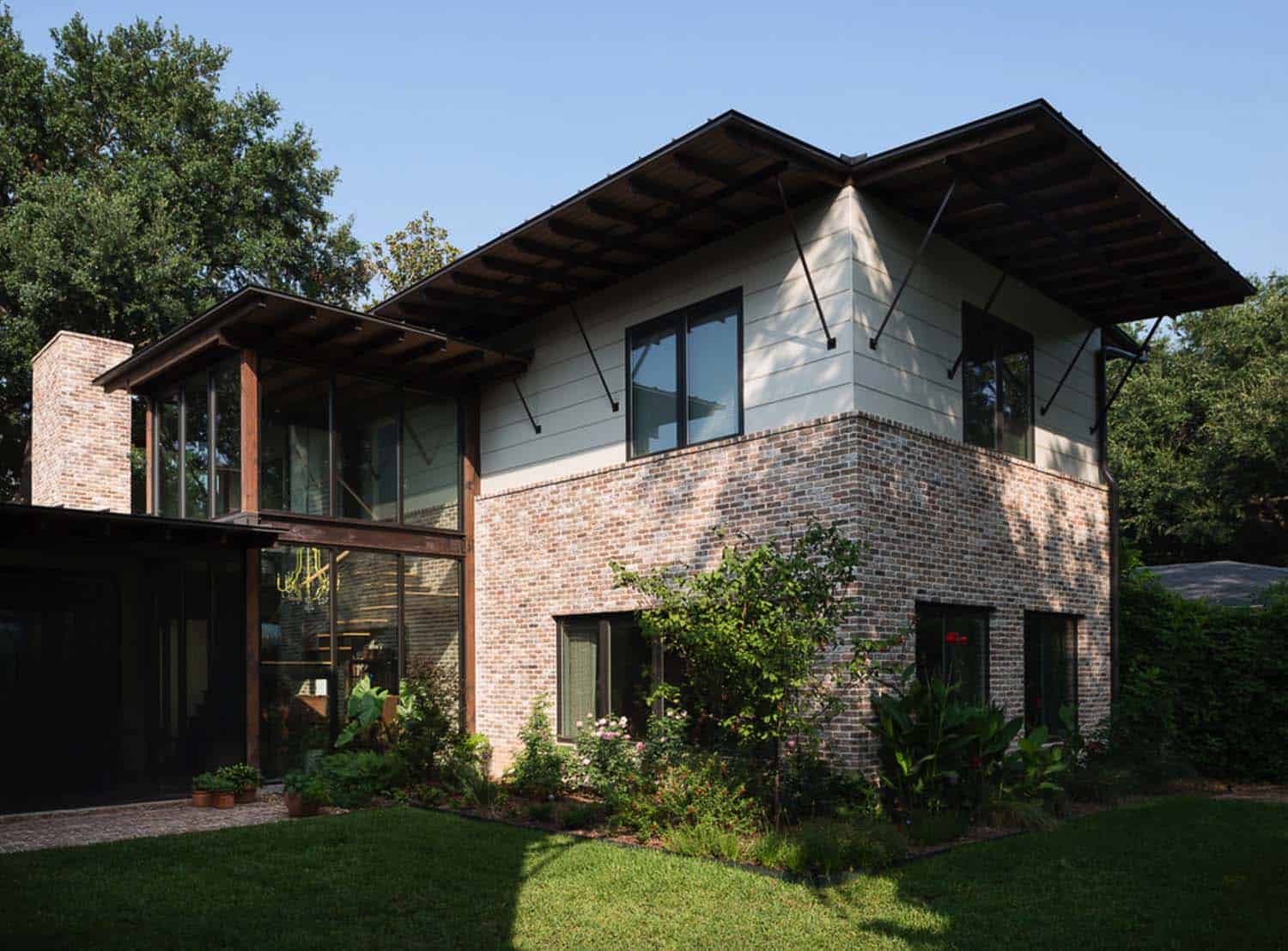 contemporary-rustic-home-exterior