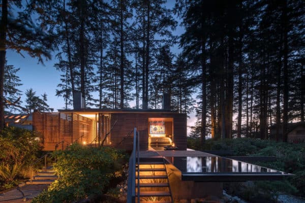 featured posts image for Beach house sanctuary floats above the forest floor in Tofino, BC