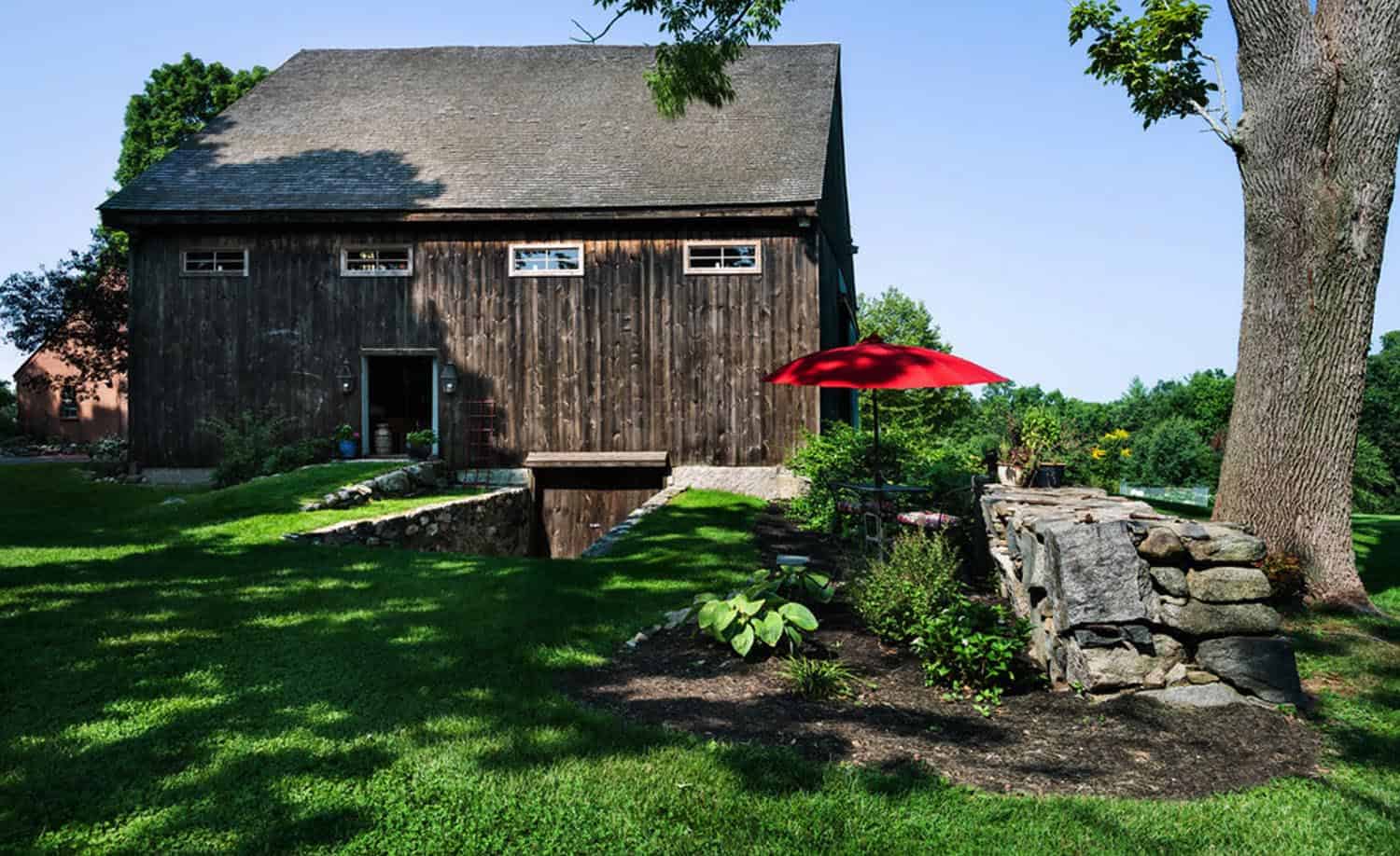 barn-restoration-farmhouse-exterior