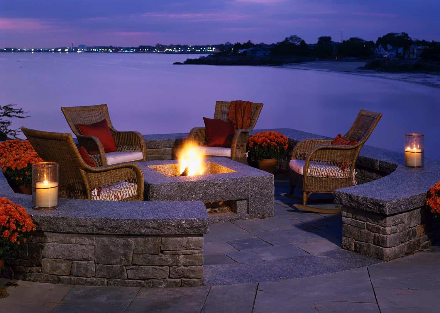 coastal-style-outdoor-design-ideas-with-fire-pit