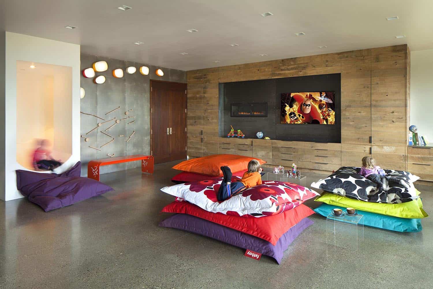 contemporary-family-room