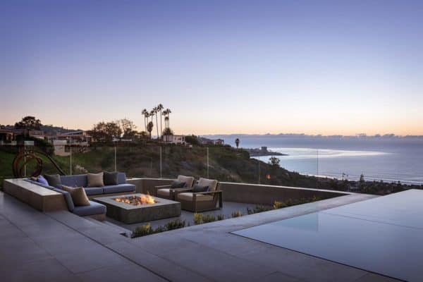 featured posts image for Modernist haven of concrete and glass overlooking the La Jolla coastline