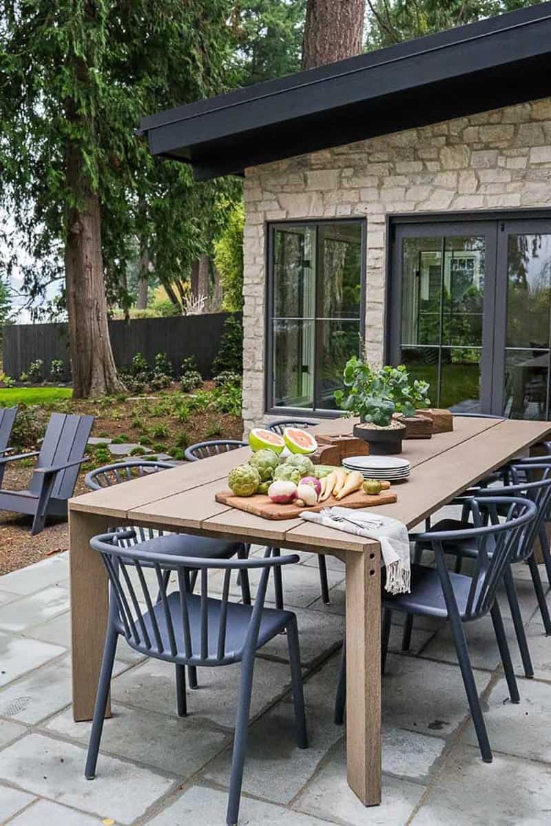 farmhouse-outdoor-dining-room