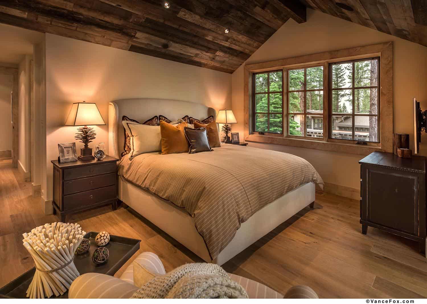 mountain-retreat-rustic-bedroom