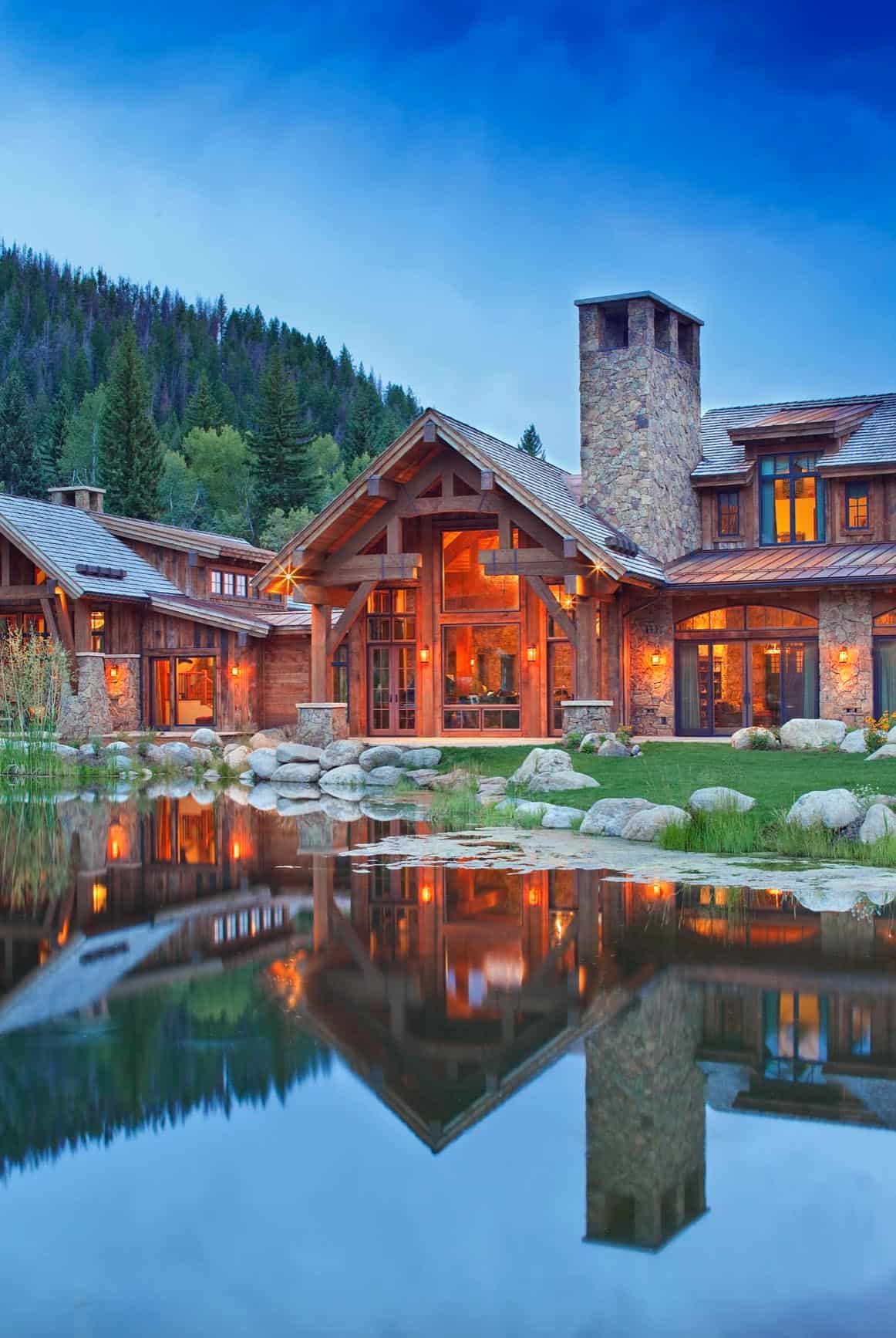 traditional-mountain-lodge-exterior