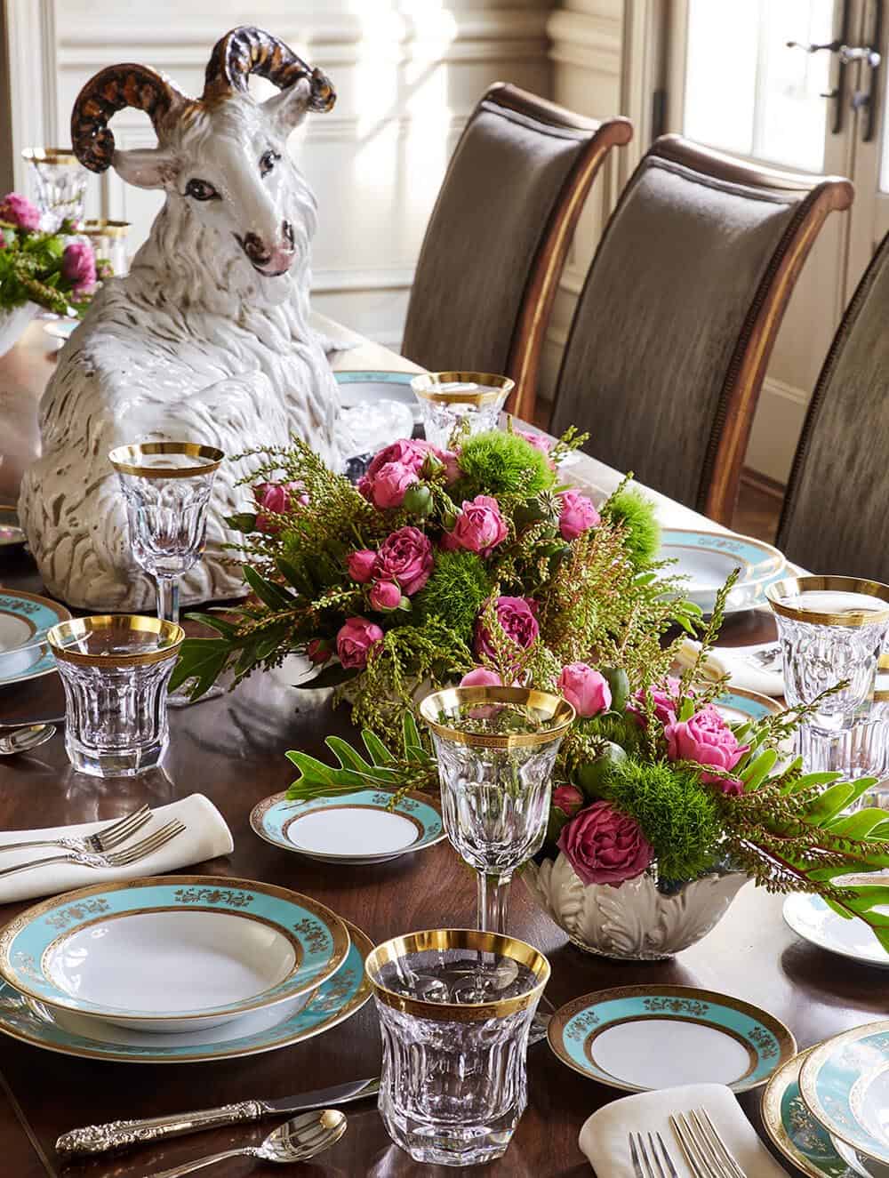 victorian-dining-room-table-setting