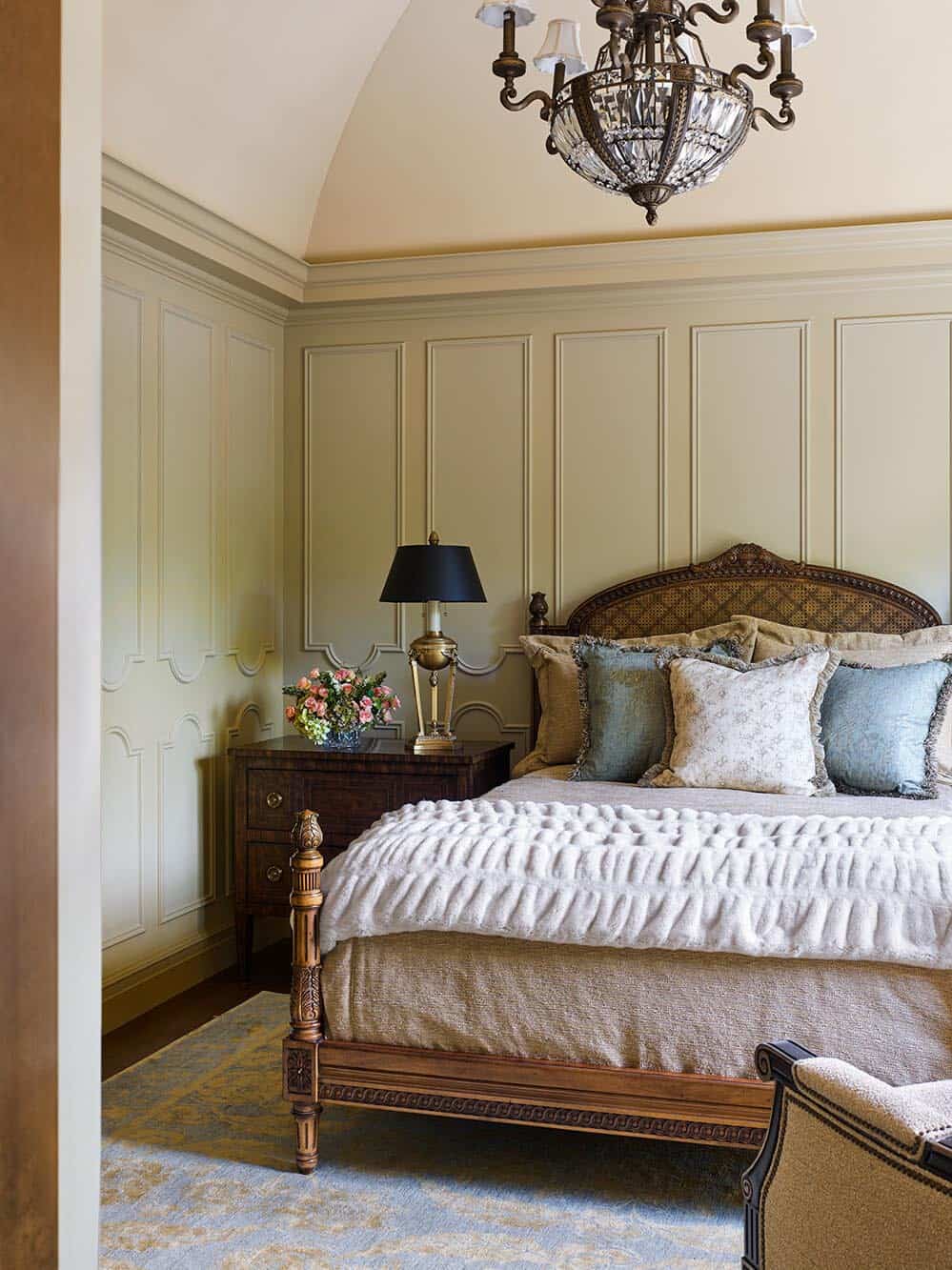 victorian-bedroom