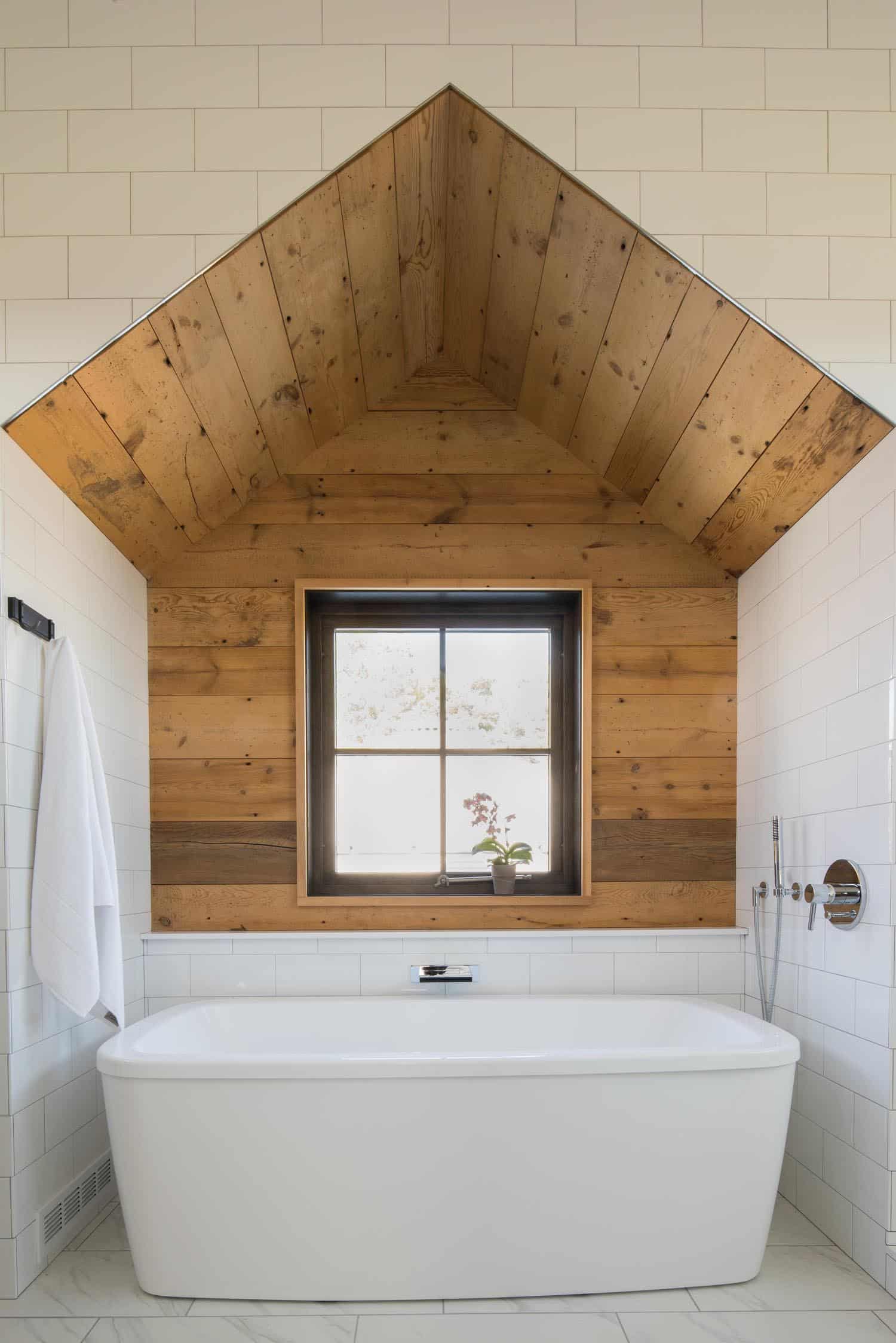 farmhouse-bathroom