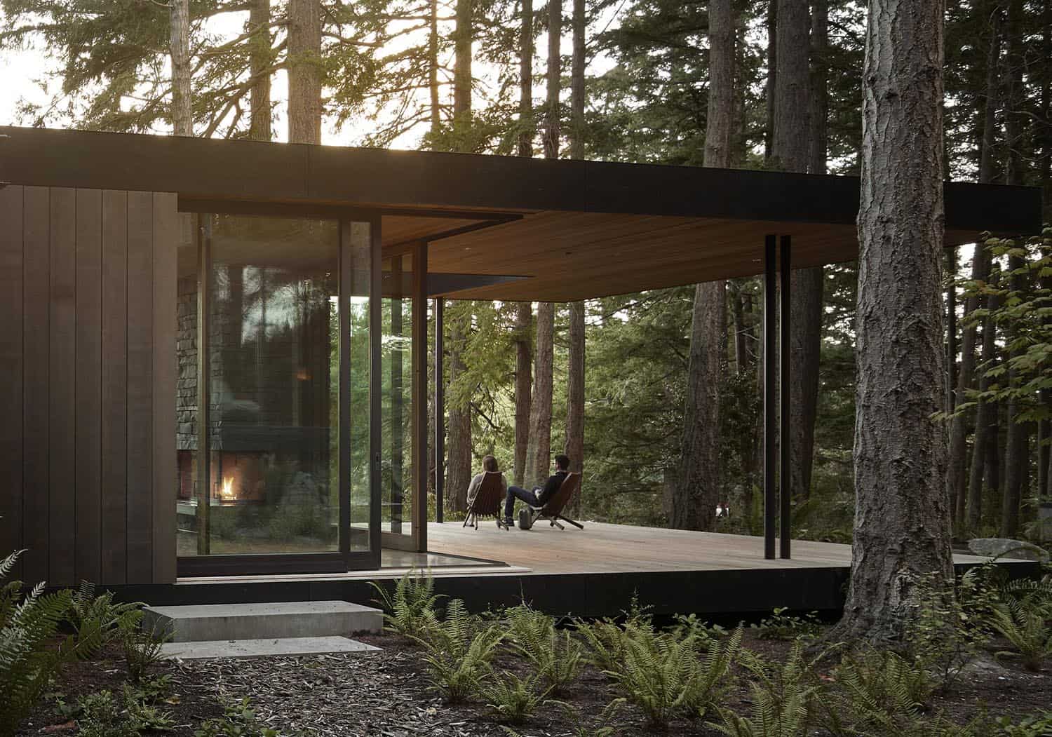 modern-glass-house-exterior