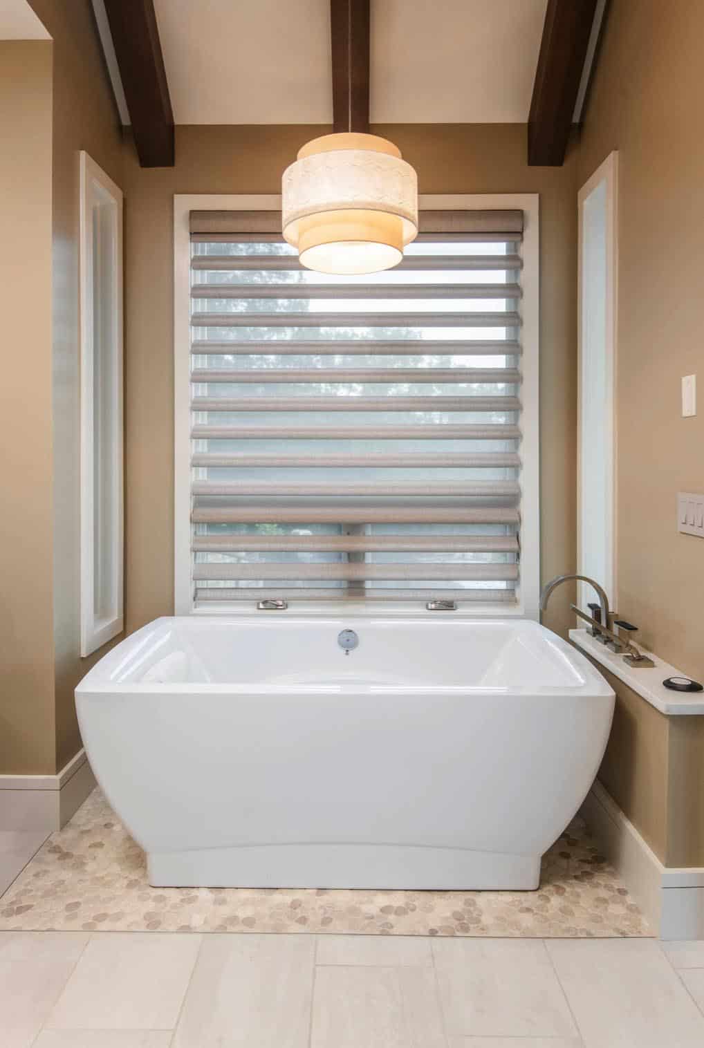 contemporary-bathroom-tub