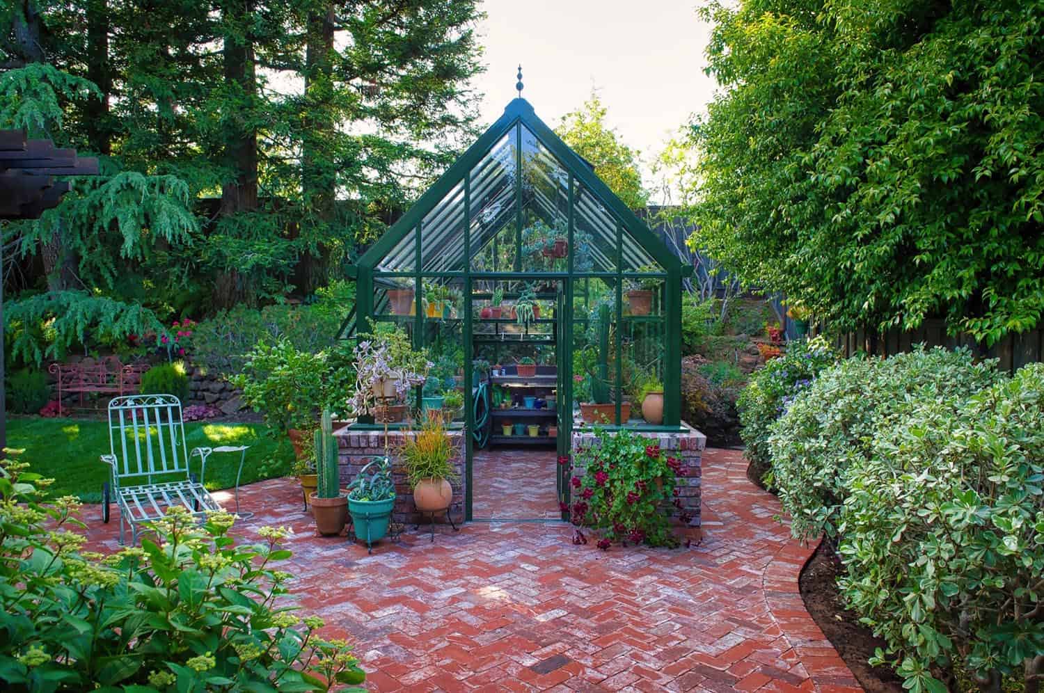 amazing-backyard-greenhouse-shed-ideas