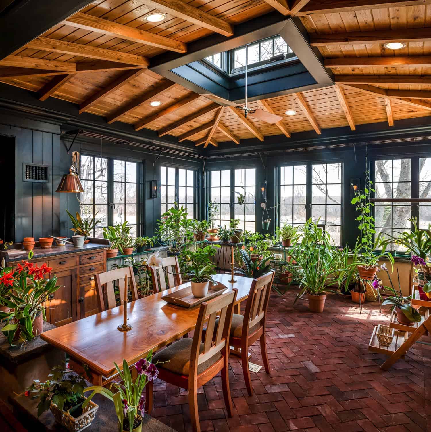 21 Beautiful and Inspiring Farmhouse Sunroom Decorating Ideas