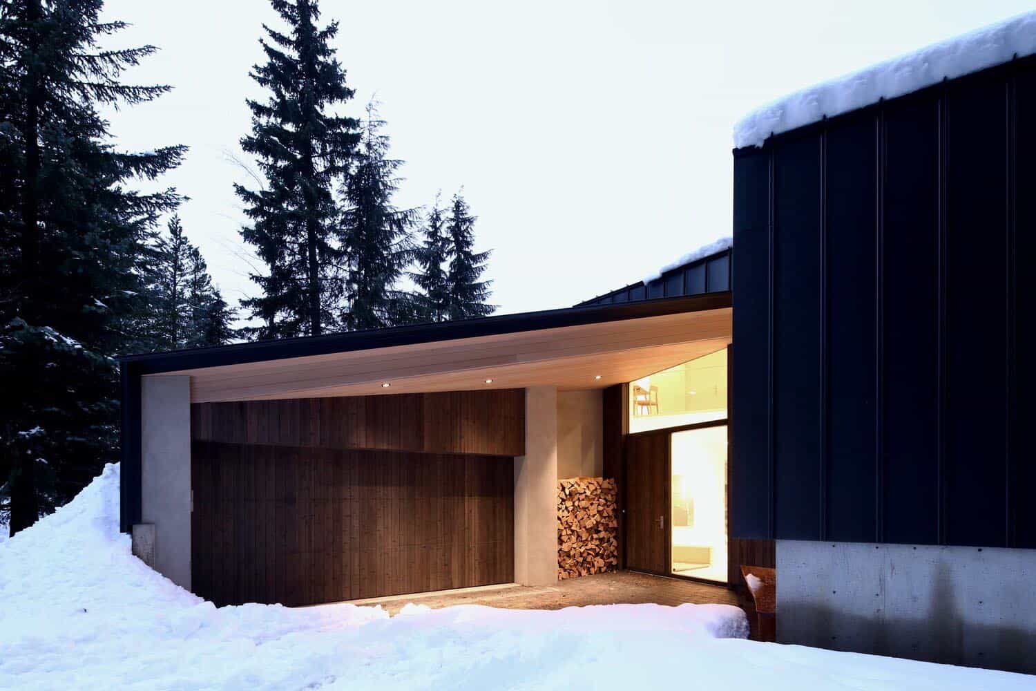 modern-alpine-ski-cabin-entry