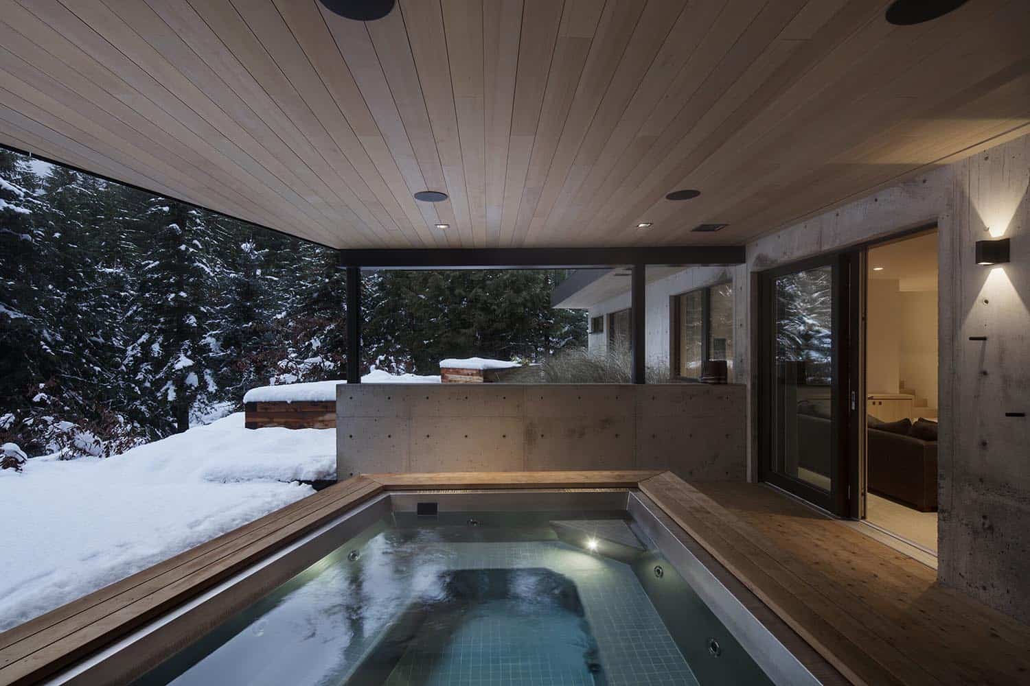 ski-cabin-hot-tub