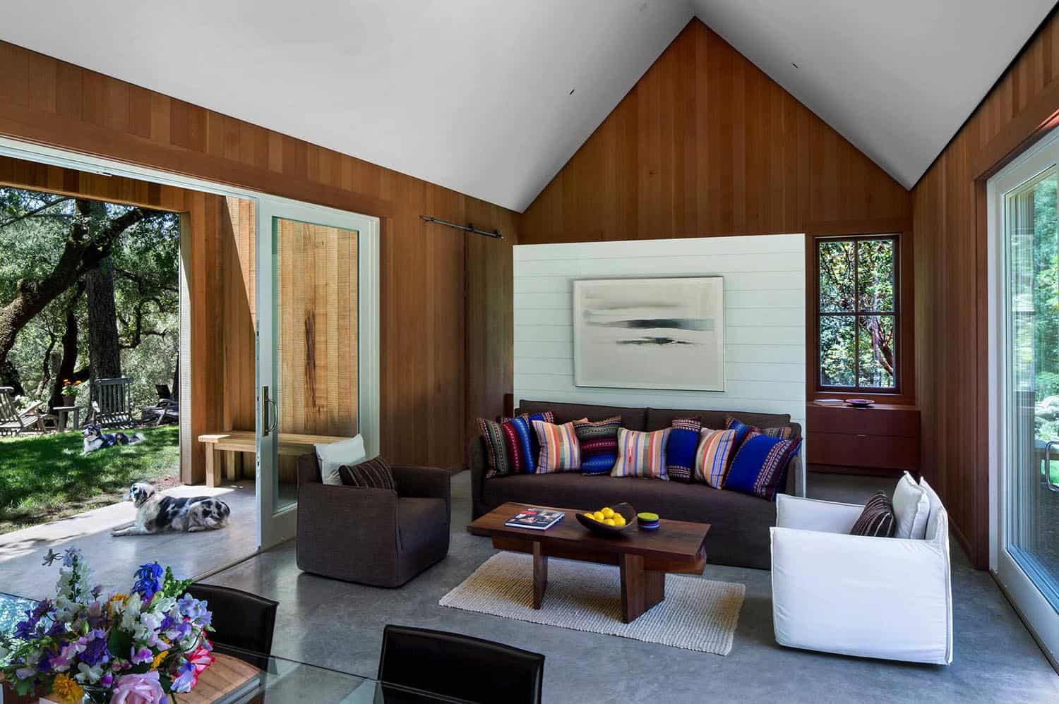 barn-style-cabin-living-room
