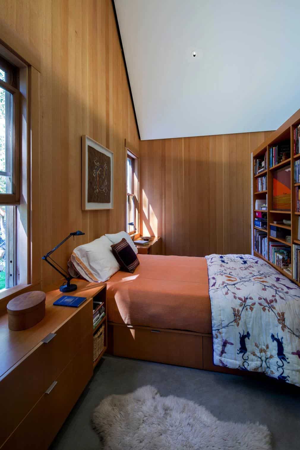 barn-style-cabin-bedroom